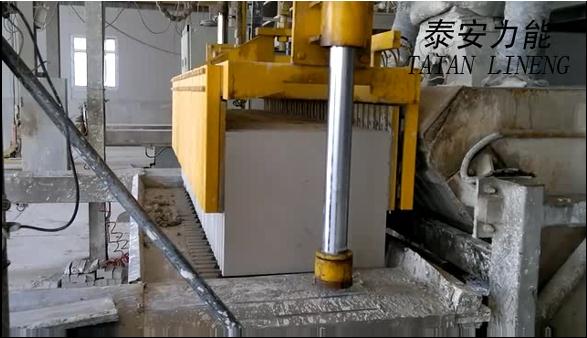 Plaster block production process video 2: clamp clamp